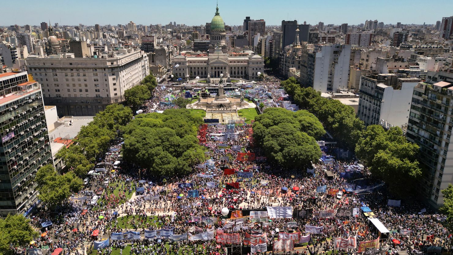 Major Argentine labor unions, organizations launch general strike against gov’t austerity measures