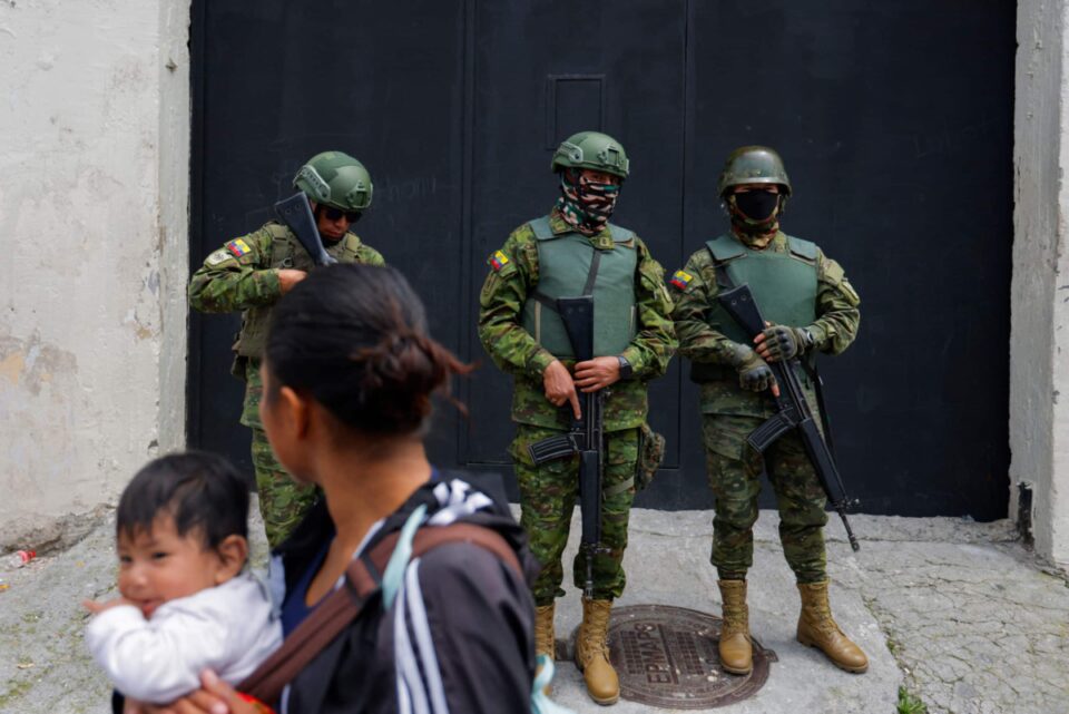 Update: 139 prison guards, officials still captive at Ecuadorian prisons