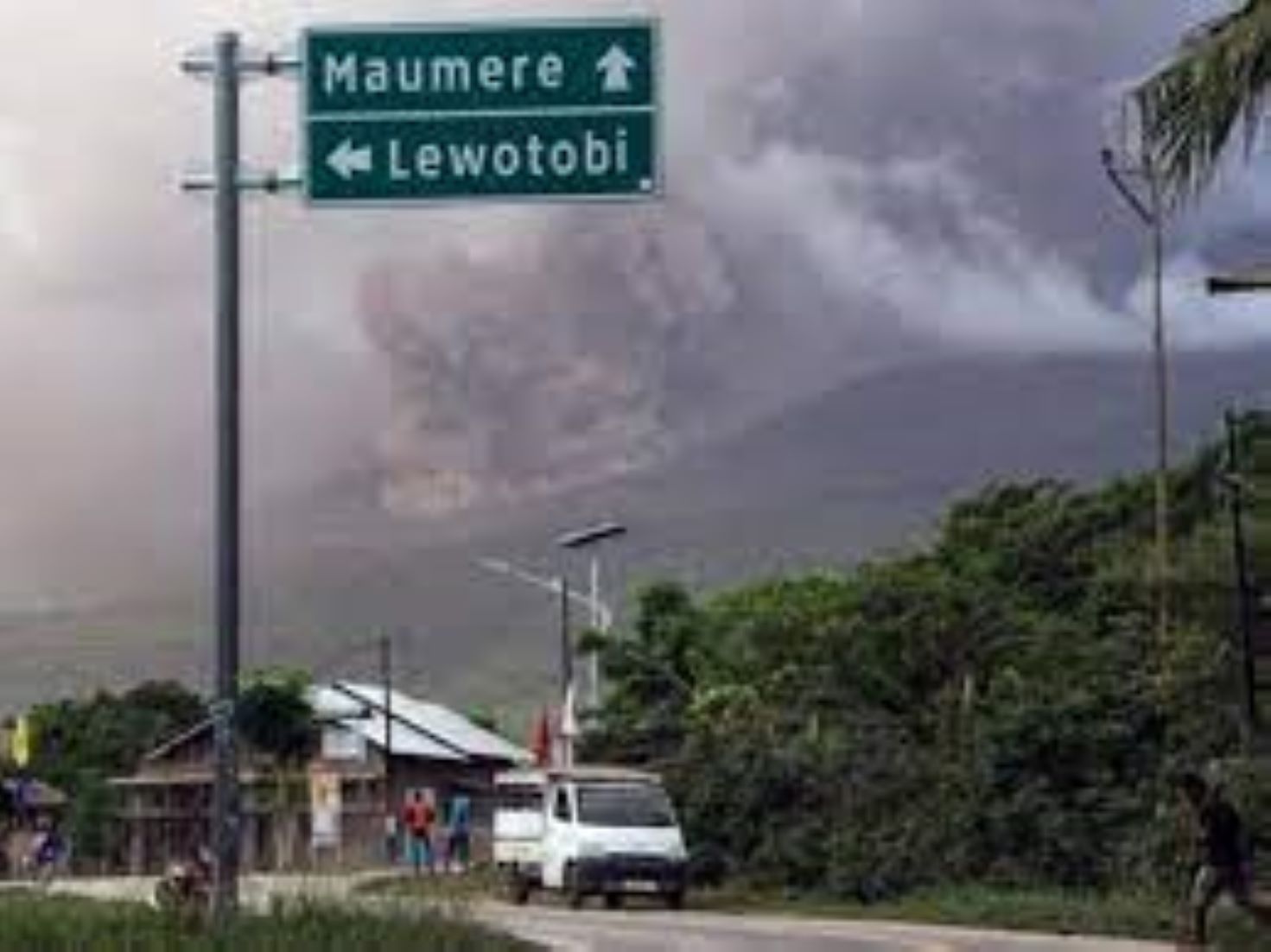 Indonesia’s Mount Lewotobi Laki-Laki Erupted Three Times In One   Hour