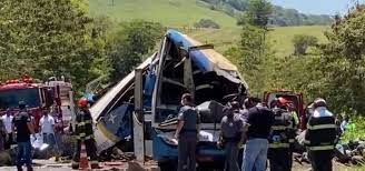 Brazil: 25 killed in bus-truck crash in Bahia state; 3 days of official mourning declared