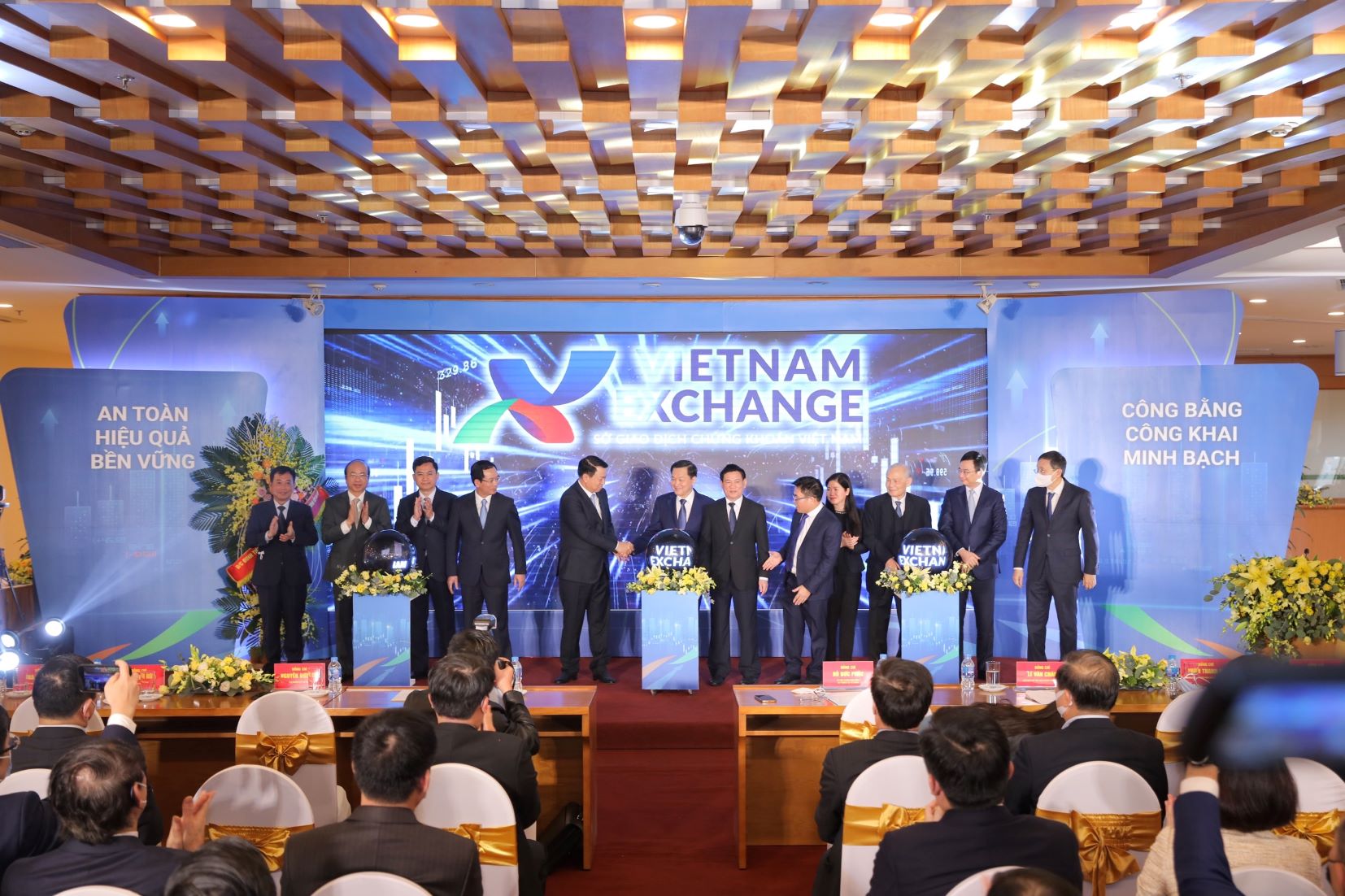 Vietnam Stock Exchange Revenue Down 44 Percent Last Year