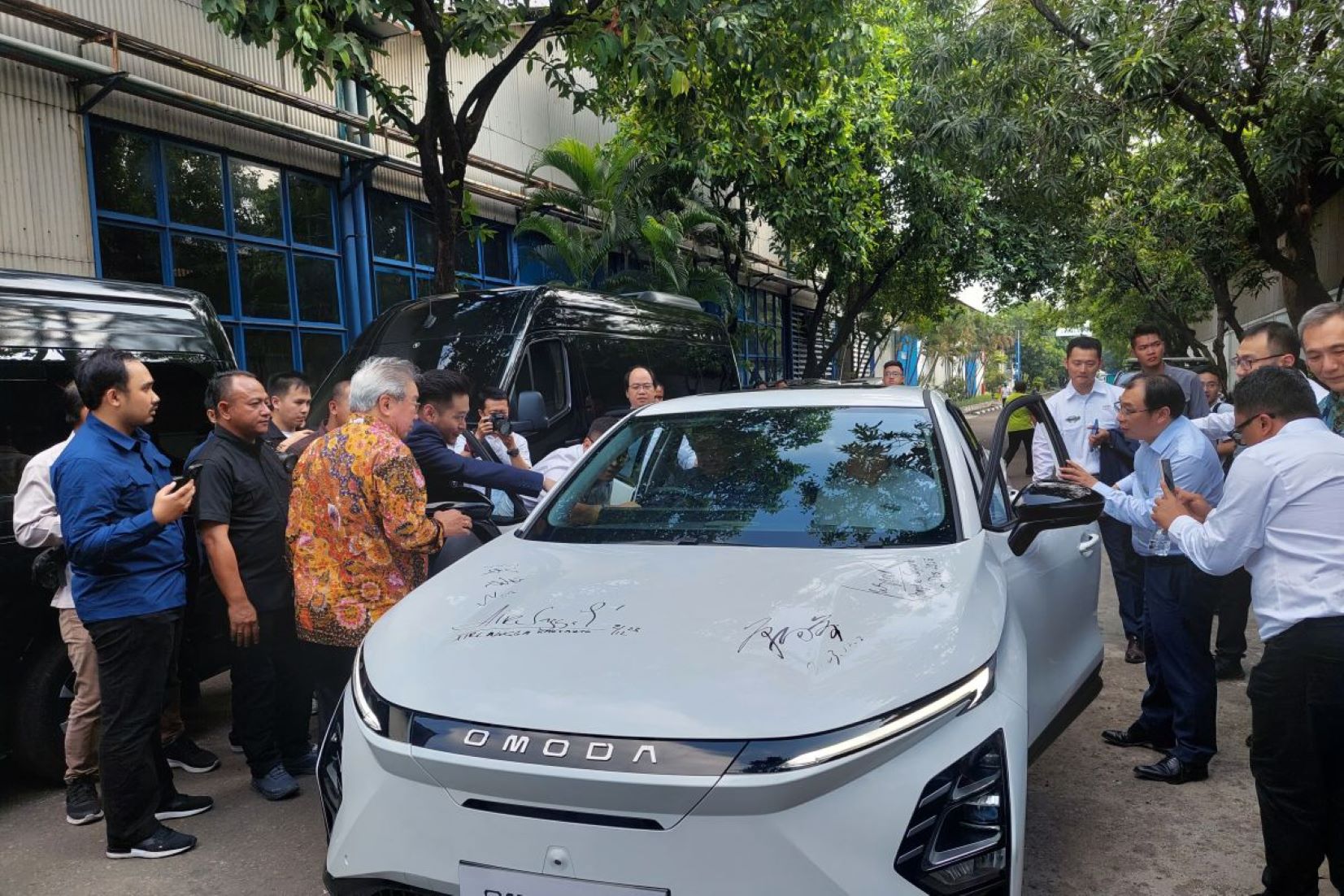 China’s Chery Launches New EV Model In Indonesia