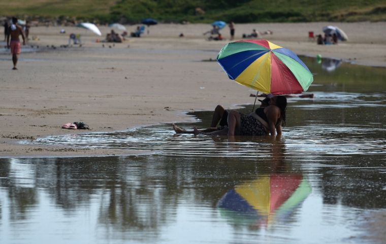 Heat wave grips Argentina, Chile, Uruguay, Paraguay and Brazil