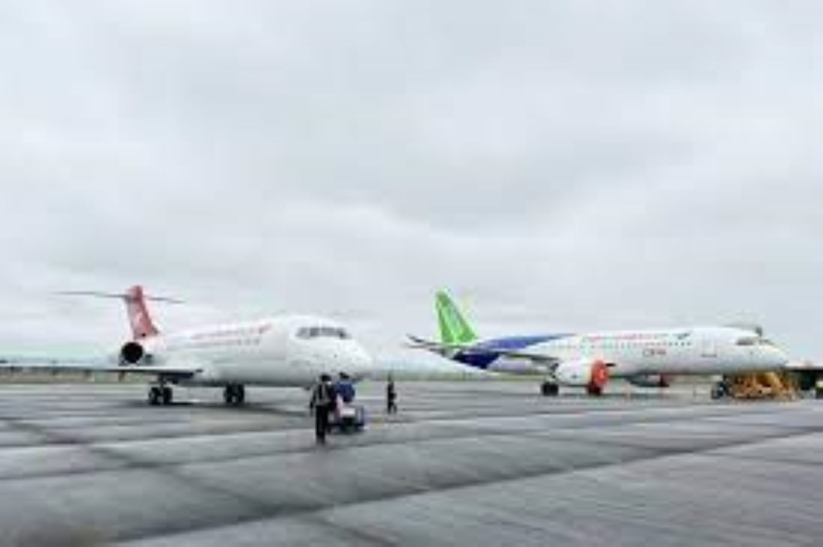 China’s COMAC Airplanes Arrived In Vietnam For Airshow