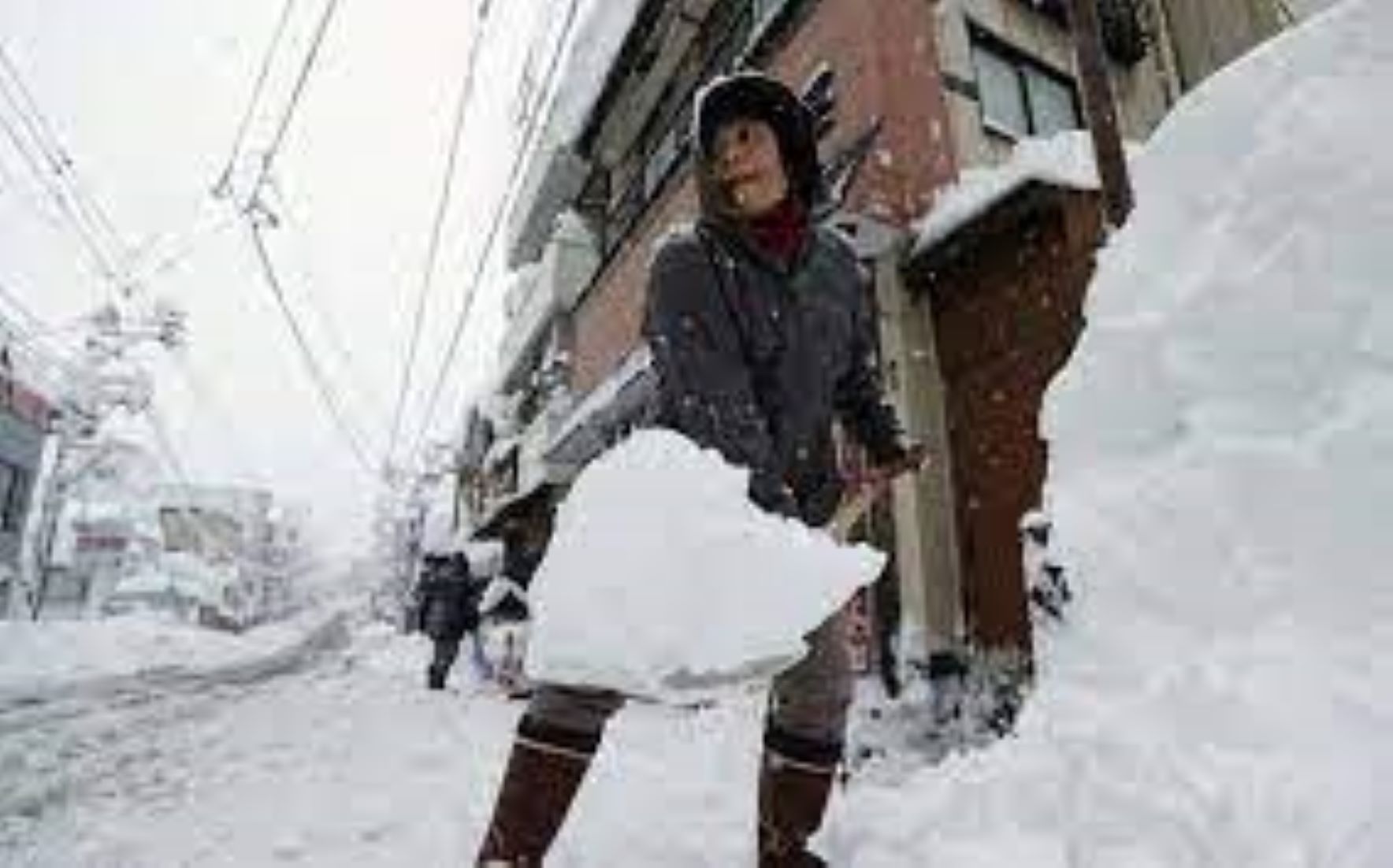 Heavy Snow Injured More Than 100 In Tokyo