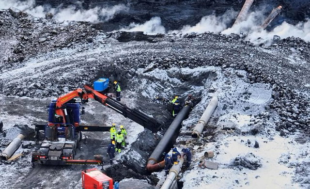 Residents free to return to village evacuated over Iceland volcano