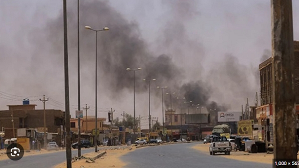 Sudan crisis:  Army and RSF in heavy clashes close to capital