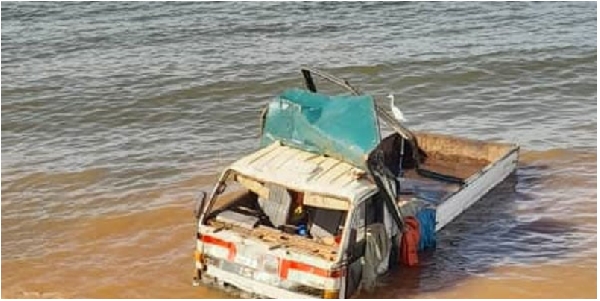 Uganda: Three dead after truck plunges into Lake Victoria