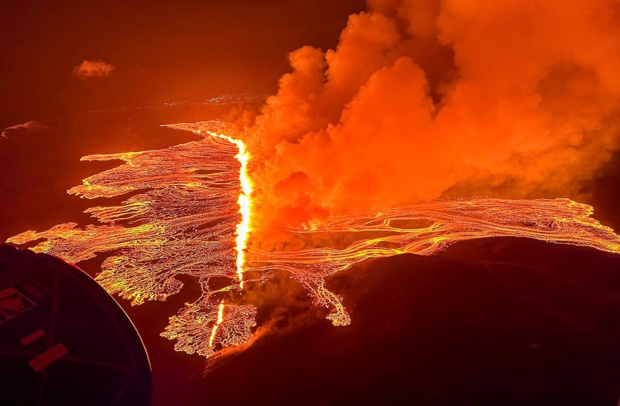 Volcano erupts again on Iceland peninsula