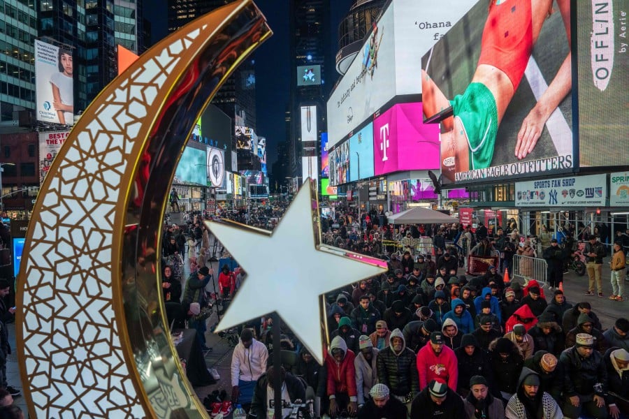 Muslims gather to pray in NY’s Times Square as Ramadan begins