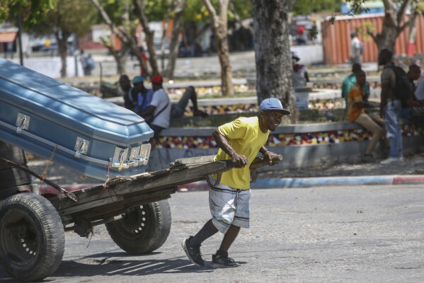 As gangs rampage through Haiti’s capital, more than 33,000 people have fled in 13 days, IOM report finds