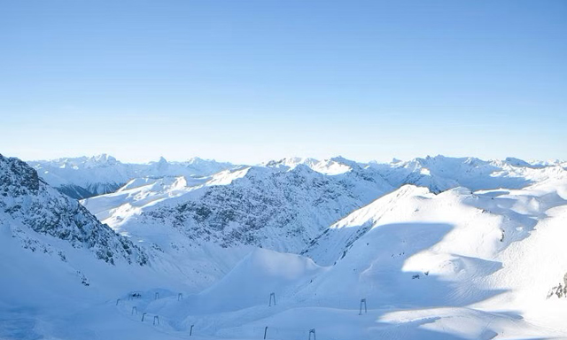 Two skiers killed in Swiss avalanche