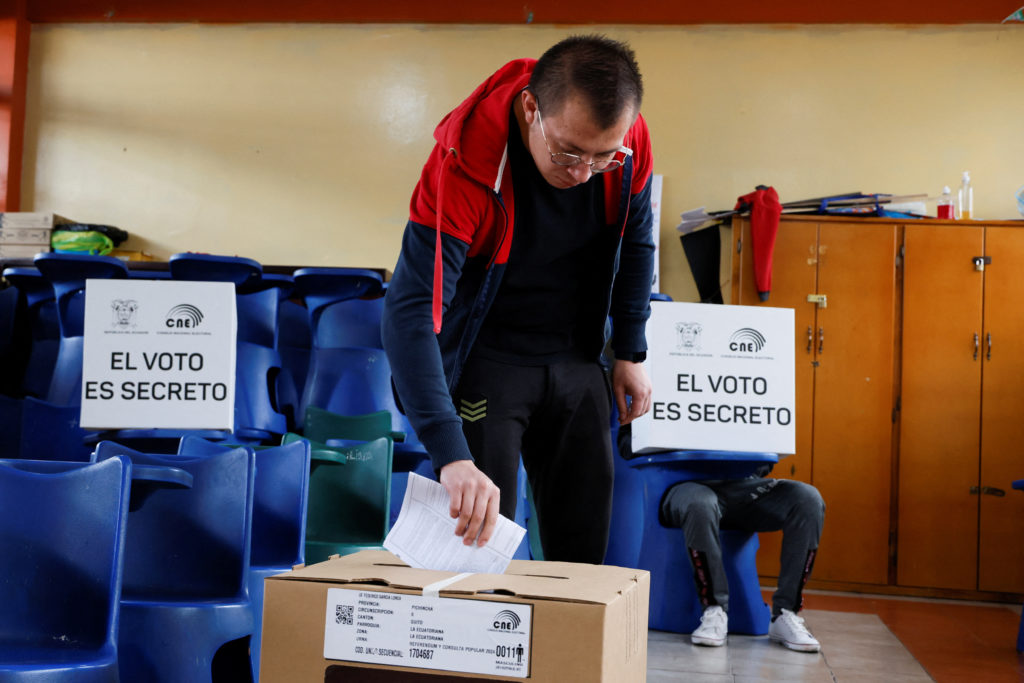 Ecuadorians vote to toughen fight against gangs behind wave of violence