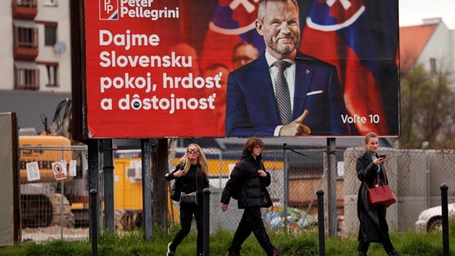 Slovaks elect president as rivals spar over Ukraine