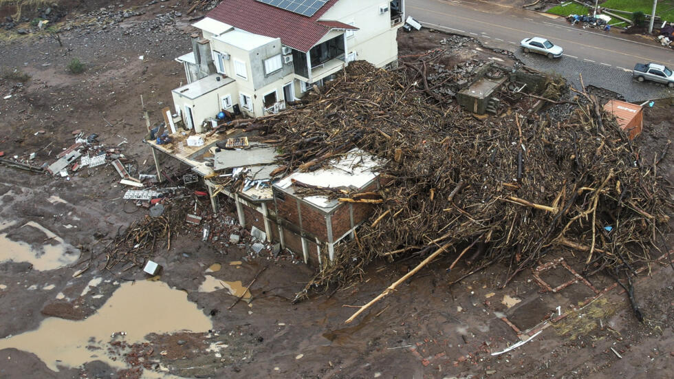 Brazil: Rescue operations continue in flooded southern region amid new torrential rain