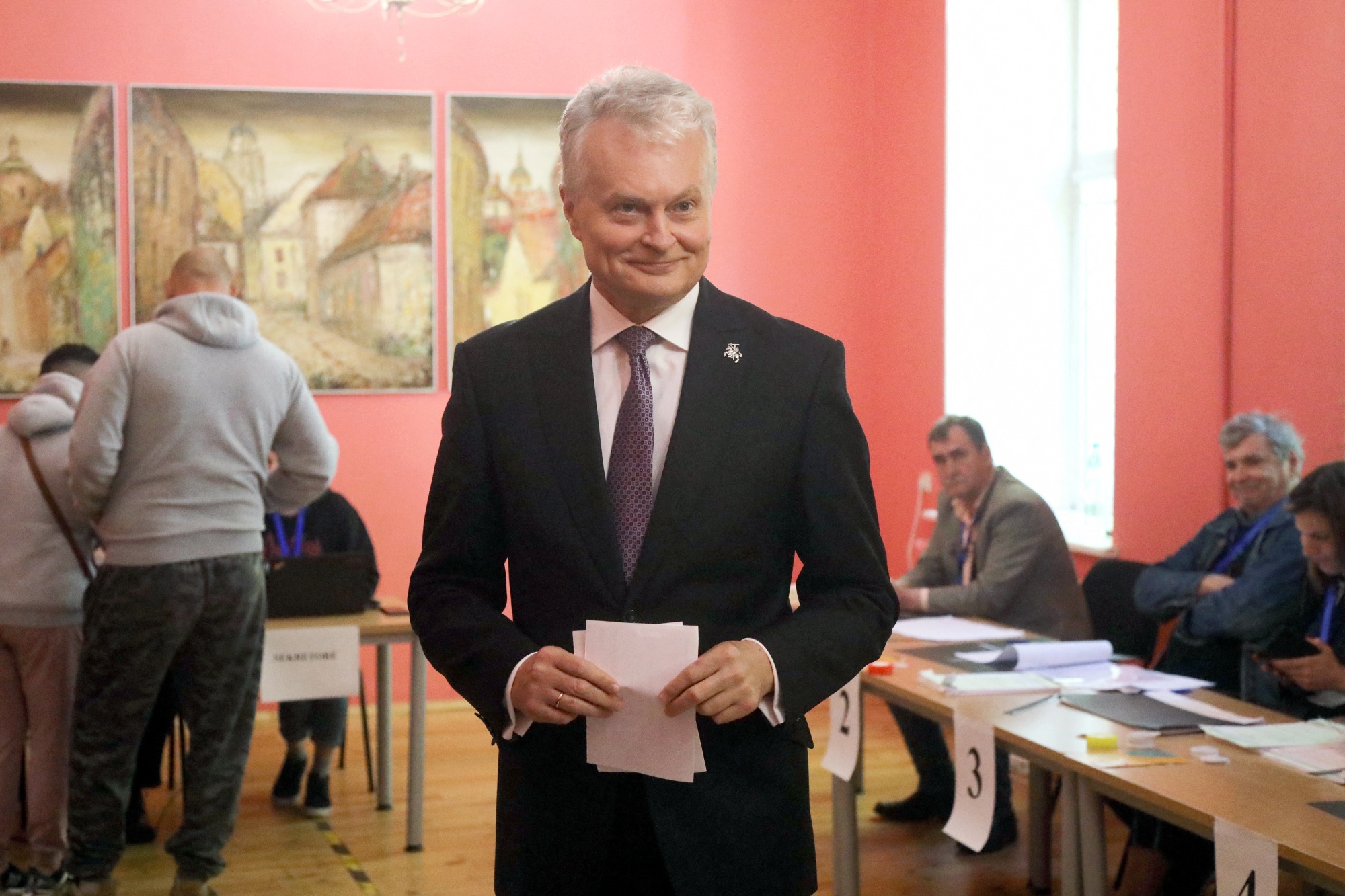 Incumbent president, PM head for runoff in Lithuania’s presidential race: preliminary results