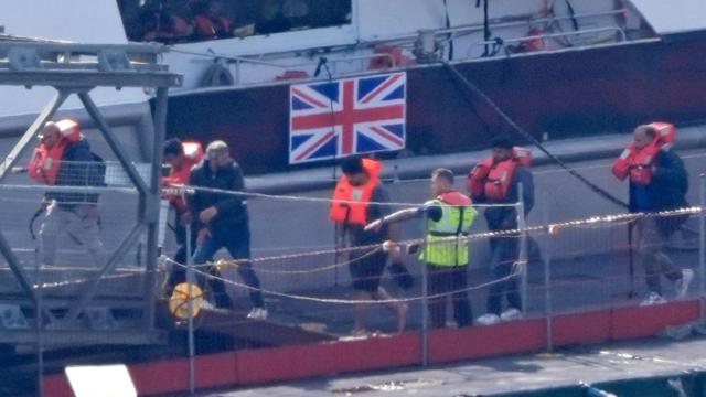 UK: Migrants arriving by sea top 10,000 this year