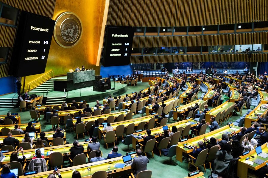 UN votes symbolically in favor of Palestinian membership