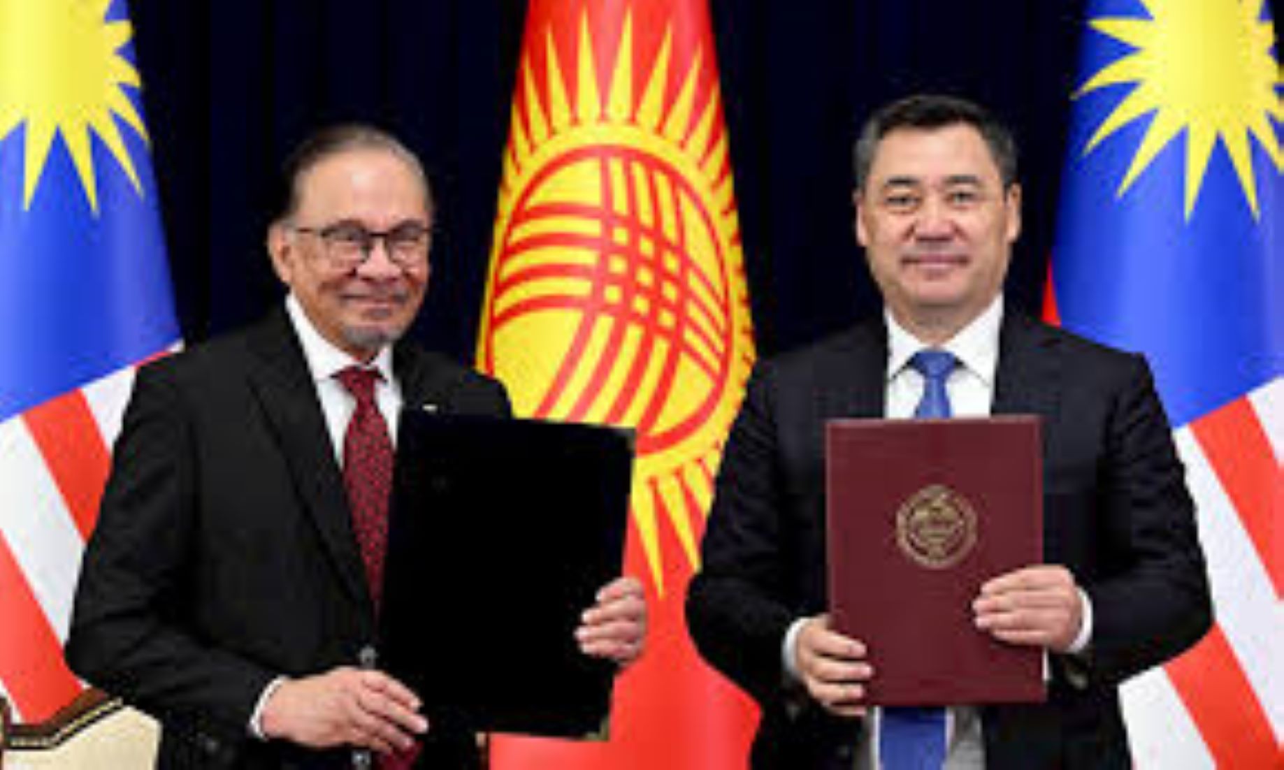 Kyrgyz President, Malaysian PM Held Talks Over Bilateral Cooperation