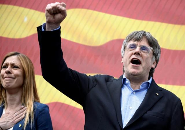 Spain elections: Separatists lose Catalan majority as Socialists surge