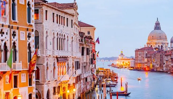 Italy: Venice bans large tourist groups and loudspeakers
