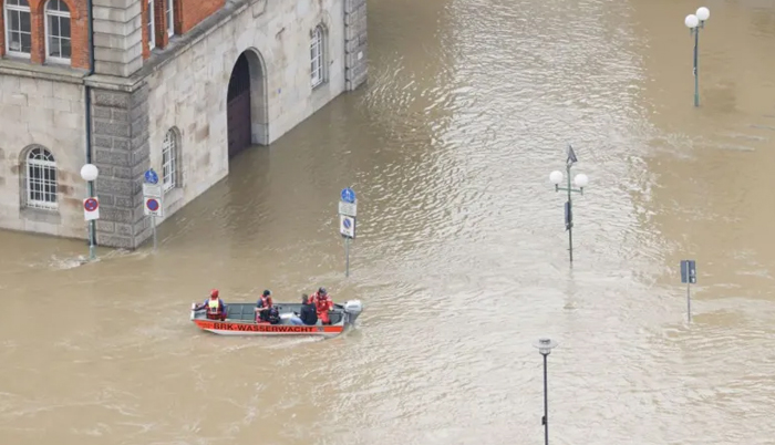 Germany: Deadly floods spread along Danube claiming 5 lives; floods spread to Austria, Hungary