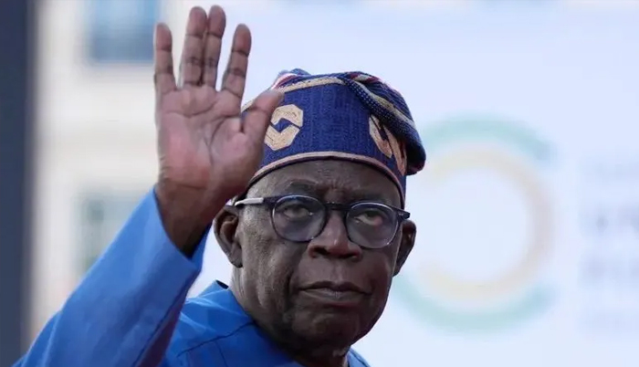 Nigeria: President Tinubu falls over during ceremony