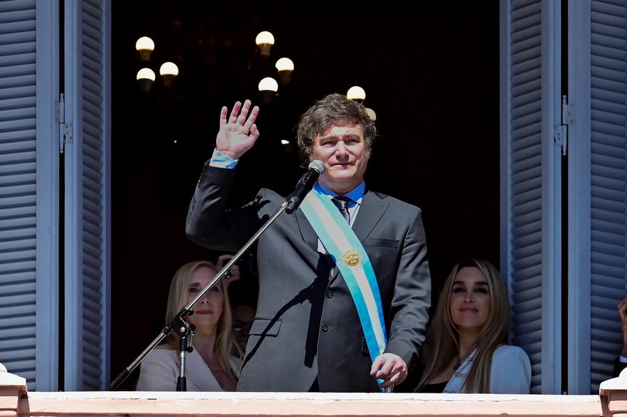 Argentine president says to lay off further 50,000 civil servants as part of belt-tightening