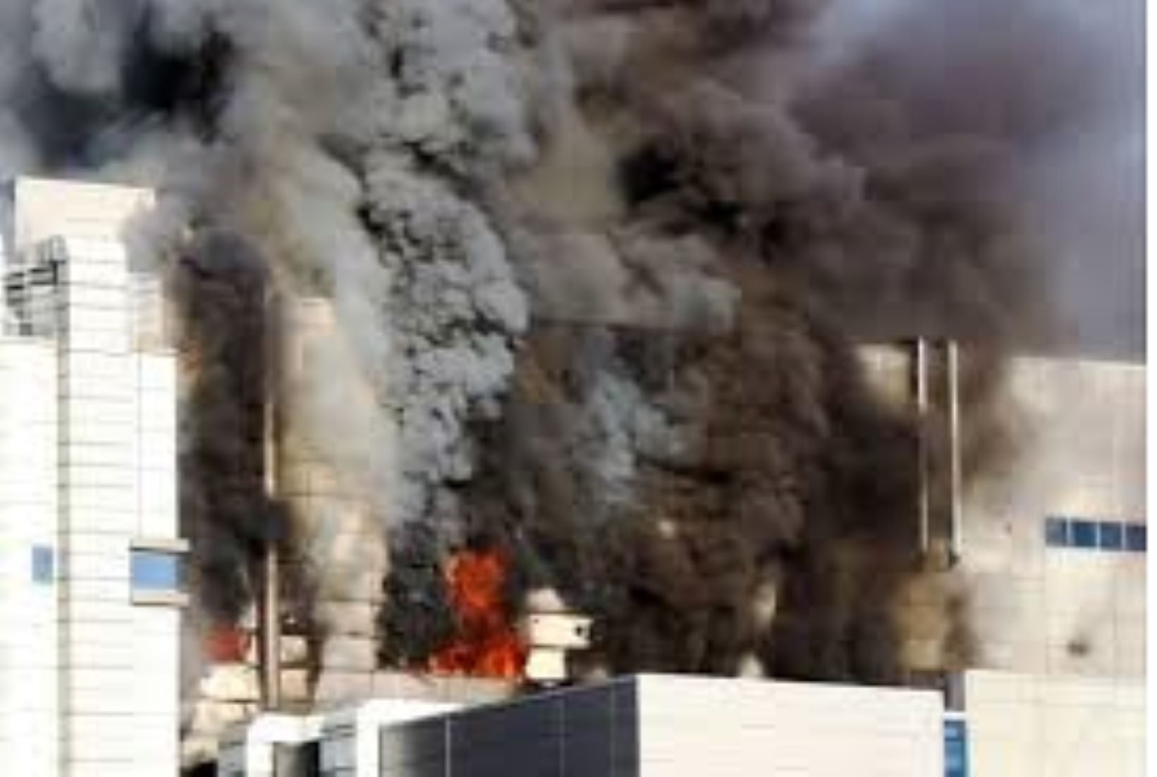 One Killed In S. Korea’s Battery Plant Fire, 21 Trapped Inside