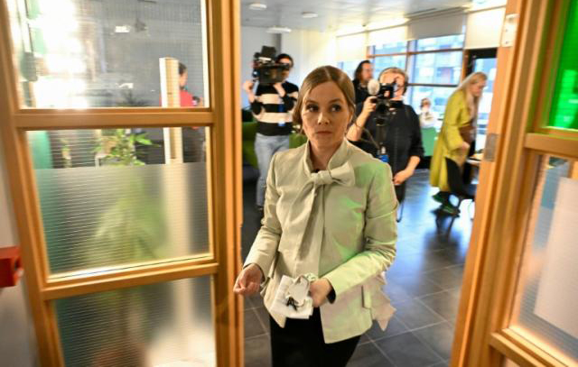 Iceland presidential election: Tight race as Iceland elects new president