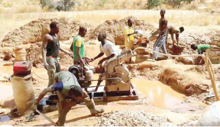 Nigeria rescuers dig for 30 trapped miners; 6 rescued, 1 dead