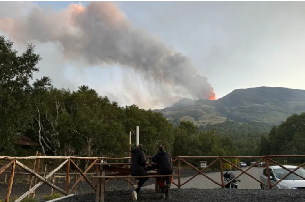 Italy: Sicily closes airport as Etna and Stromboli volcanoes erupt