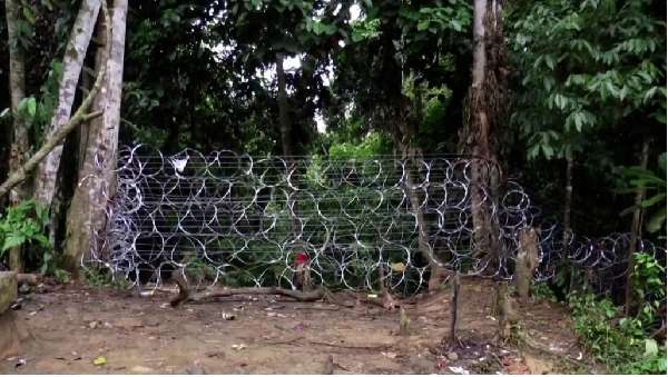 Panama installs barbed wire to block migrants traveling through the Darién Gap