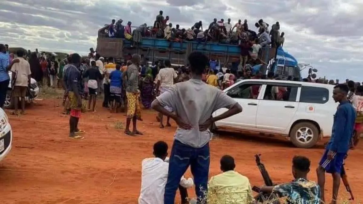 Somali militiamen seize heavy weapons after looting convoy