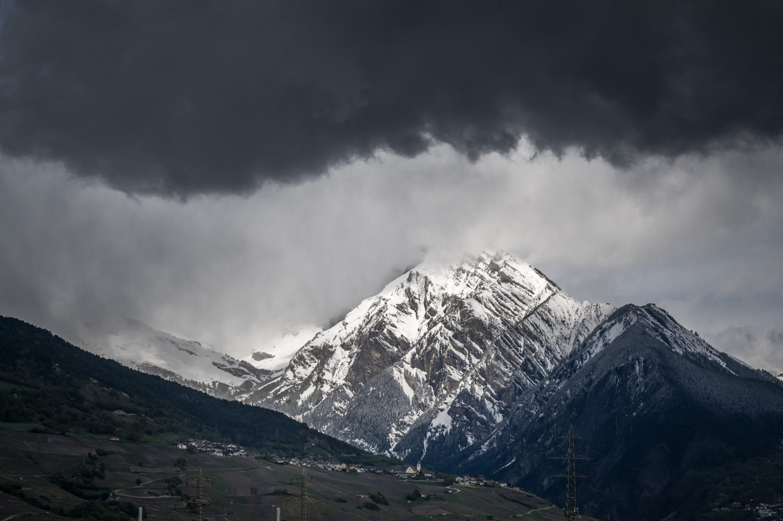 Switzerland: Two dead, one missing after landslide