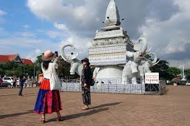 Laos, China Agree To Jointly Promote Lao Tourism