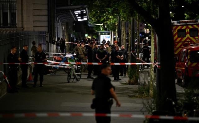 France: Man held after soldier stabbed in Paris