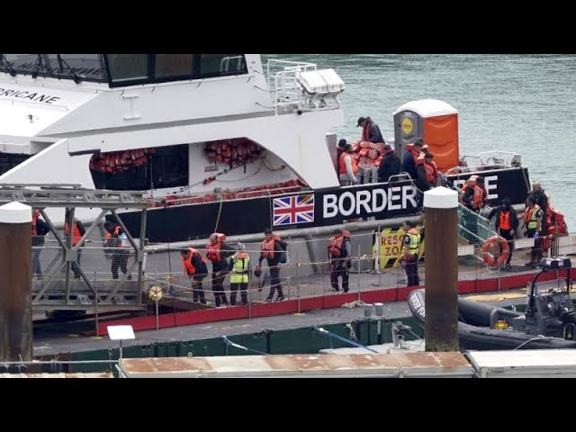 Migrants arrive in Dover as new UK government scraps Rwanda deportation plan