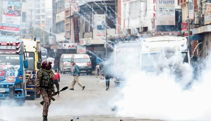 Update Kenya protests: Police tear-gas protesters as Cabinet sworn in