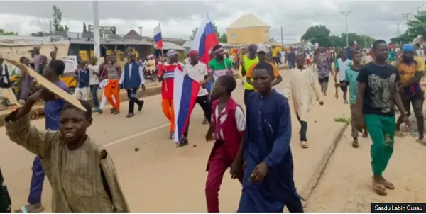 Nigerian protesters arrested for waving Russian flag