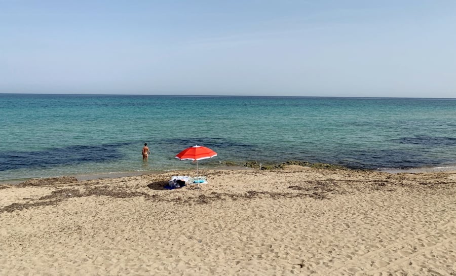 Italy: At least 3 beachgoers struck by lightning at Adriatic coast