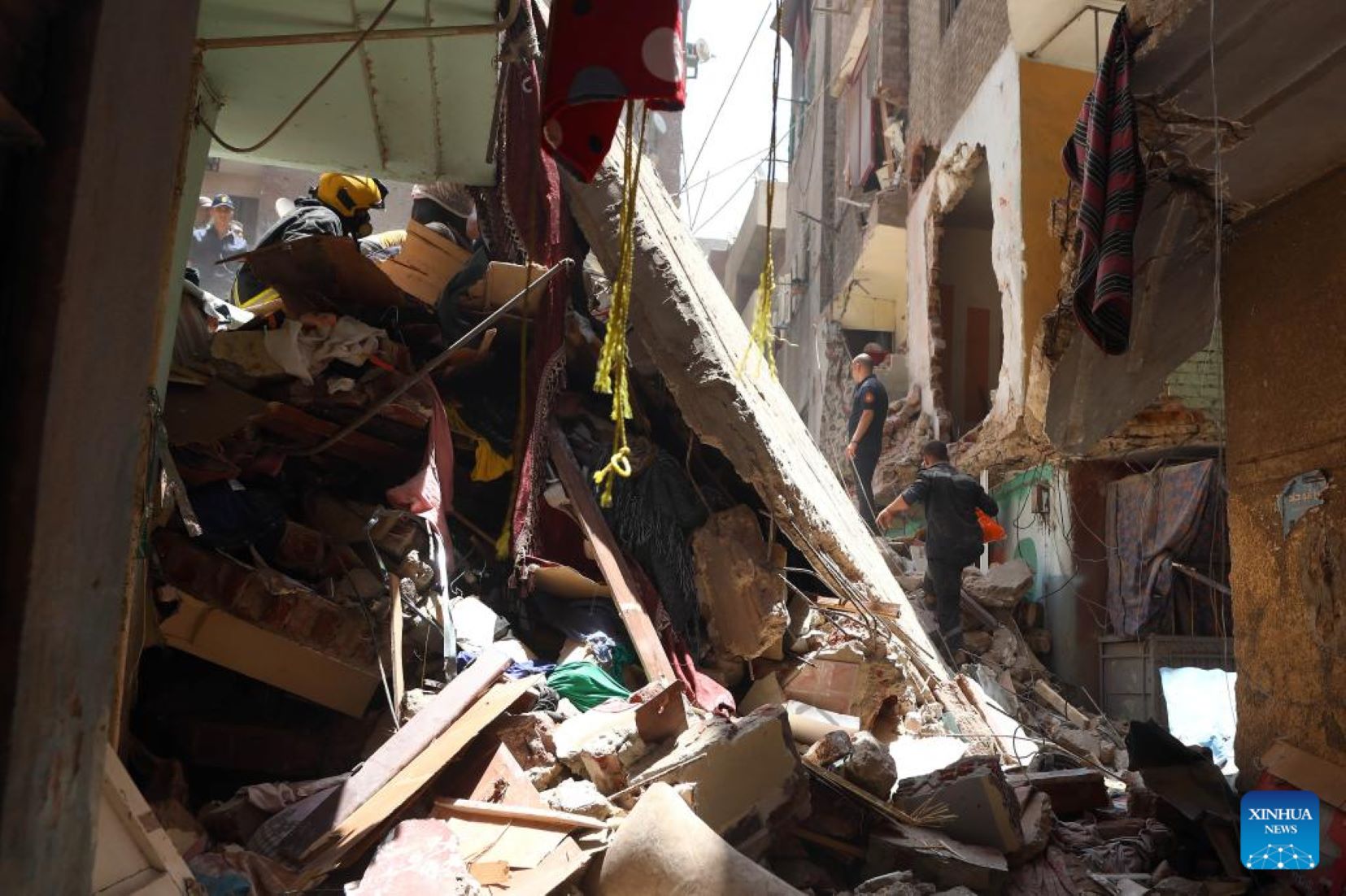 One Killed, Seven Wounded In Cairo Building Collapse