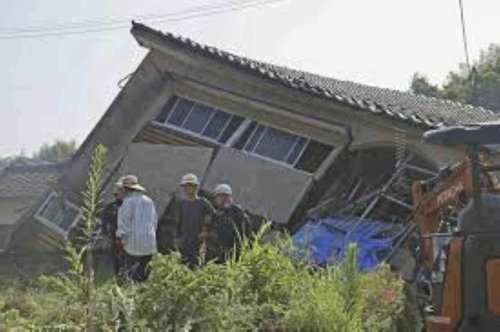 Japanese PM Cancels Overseas Trip Over Megaquake Advisory