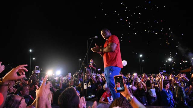 Cubans celebrate return of record Olympic champion Mijain Lopez