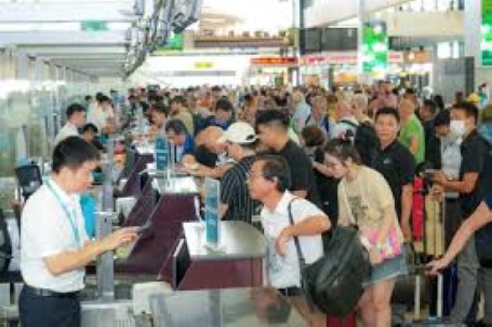 Vietnam’s Two Major Airports To See Over 800,000 Passengers On National Day Holidays