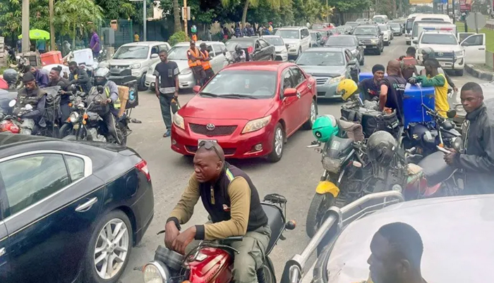 Gridlock in Nigeria amid fuel shortages and price hikes