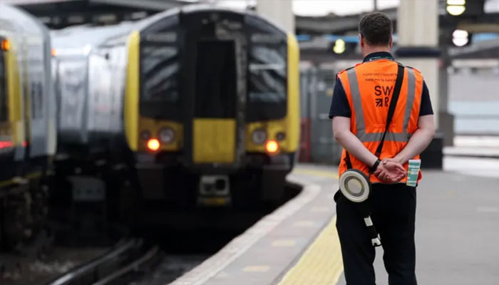 UK: Train drivers accept pay deal to end two-year strike action