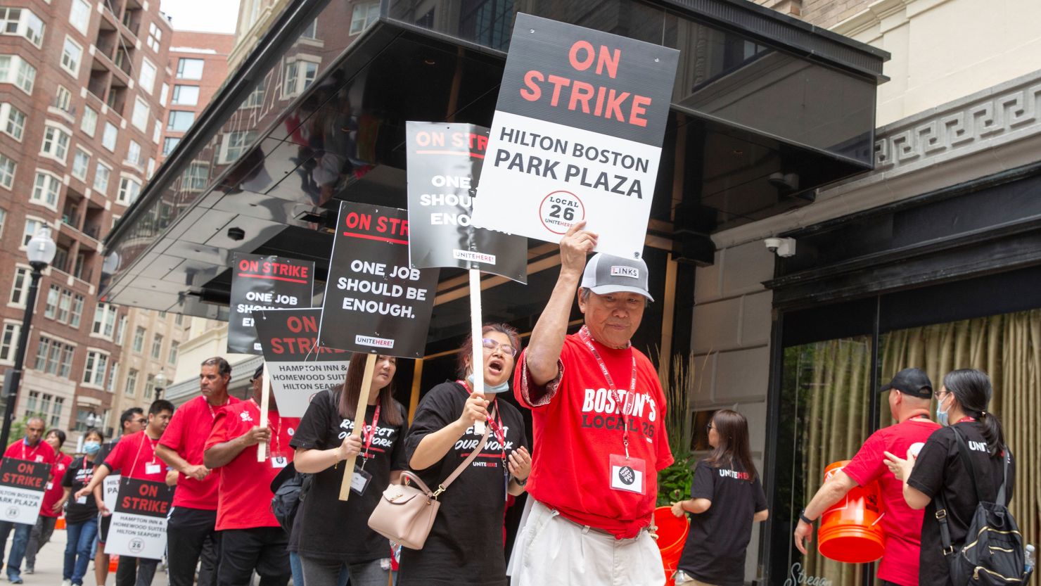 US: More than 10,000 hotel workers strike during Labor Day weekend