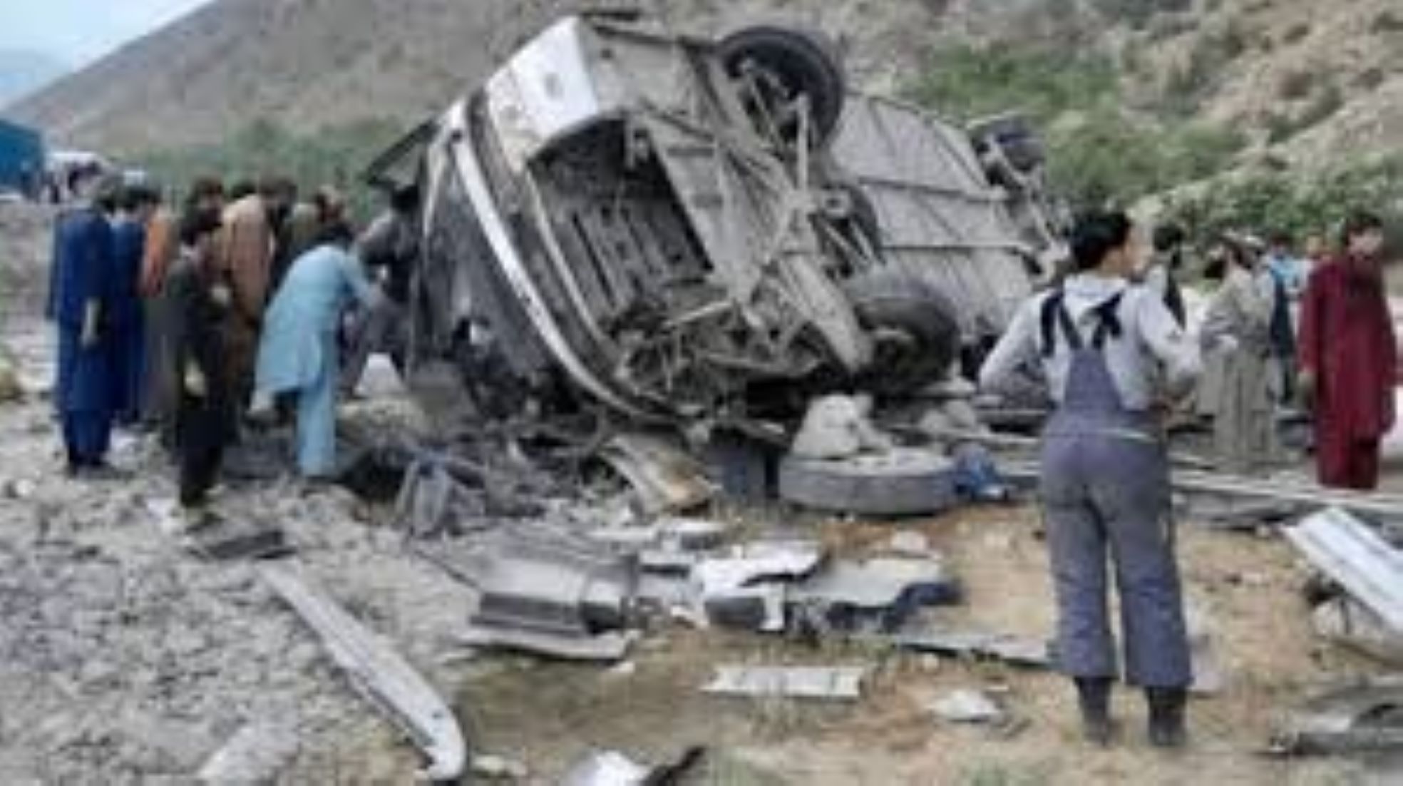 17 Injured As Mini-Bus Turned Turtle In Central Afghanistan