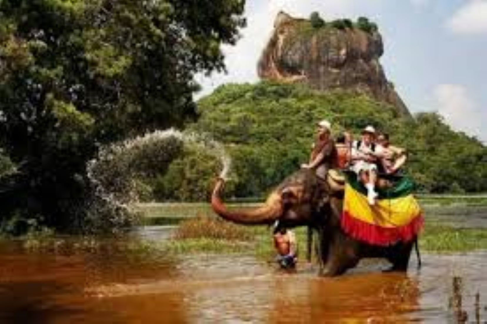 Sri Lankan Tourism Earnings Exceed Two Billion USD